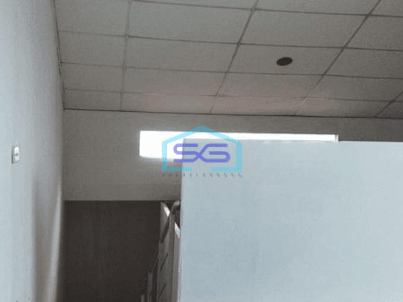 Disewakan Ruko Hook Strategis Bangunan 2 Lantai Luas 220m2
