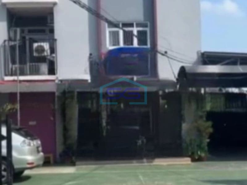 Spacious Commercial Space for Rent Building Area 325 m² Flood-Free in Margonda Depok