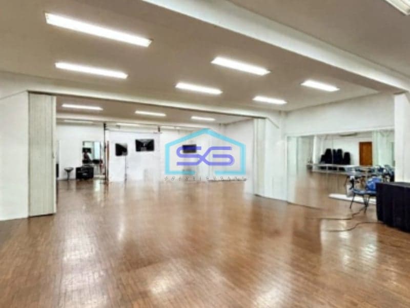 Dijual Gedung Kantor Strategis Siap Pakai di Menteng Jakarta Pusat LT 1718m2