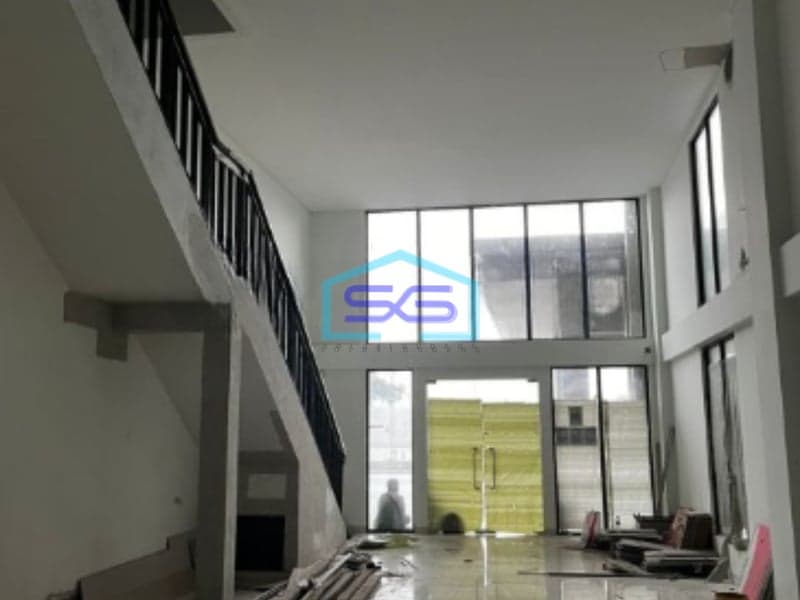 Disewakan Ruko Hoek Baru Siap Pakai Strategis High Ceiling Gading Serpong Tangerang LB 320m2