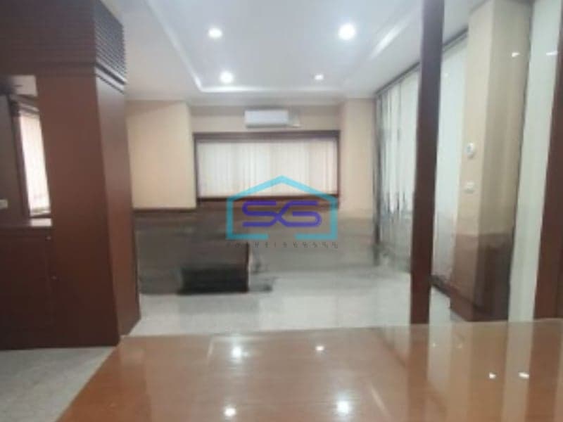 Disewakan Ruko Ada Lift Luas Bangunan  600 m² Lokasi di Mangga Dua Jakarta Barat