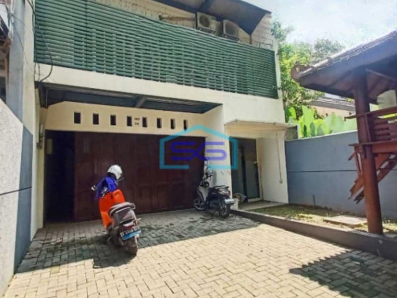 Disewakan Ruko Cantik Mainroad di Bandung Muat 10 Parkir Mobil LB 550m2