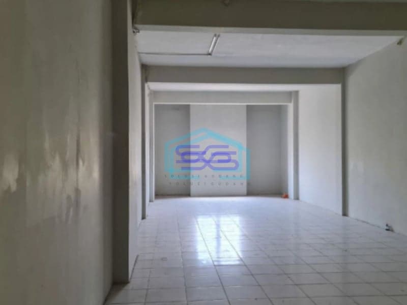 Disewakan Ruko Strategis 3 Lantai Tengah Kota Solo LB 255m2