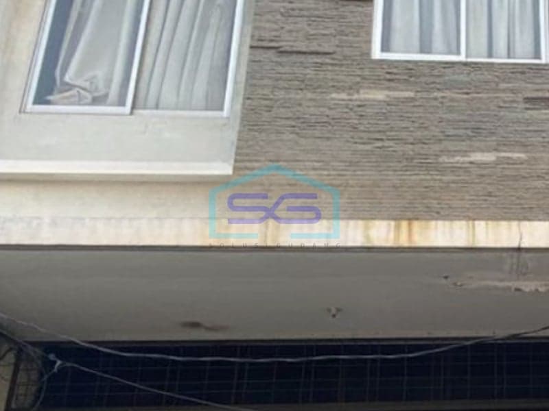 For Sale: Spacious Shophouse, 250 m² Building Area, Located in Muara Karang, North Jakarta