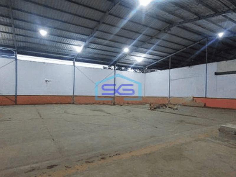 Disewakan Bangunan Gudang Luar Kawasan Strategis di Daerah Jababeka Bekasi LT 600m2