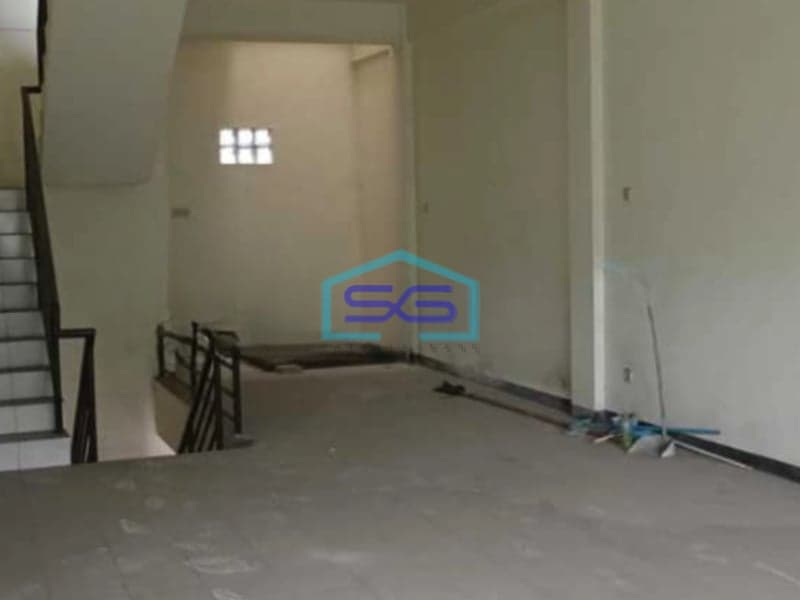 Disewakan Ruko 3 Lantai Luas Bangunan 200 m² Lokasi Bebas Banjir di Surabaya