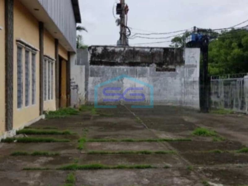 出售土地附赠建筑黄区战略性地点拉韦延梭罗中爪哇2498平方米