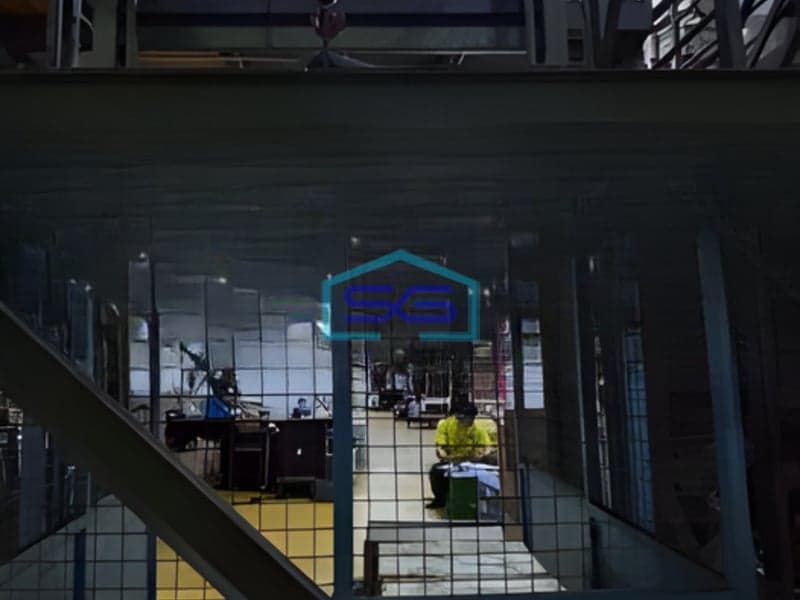 Disewakan Gudang Ada Lift Barang Luas Bangunan 2100 m² Lokasi Kalideres Jakarta Barat