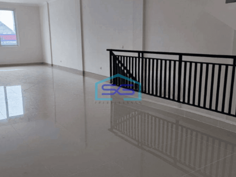 Disewakan Ruko Hadap Jalan Raya Karang Tengah Tangerang Luas Bangunan 870 m²