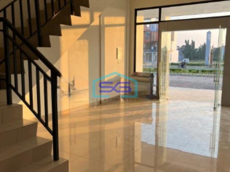 Disewakan 1 Unit Ruko di Summarecon Crown Gading Bekasi Luas Bangunan 194m2