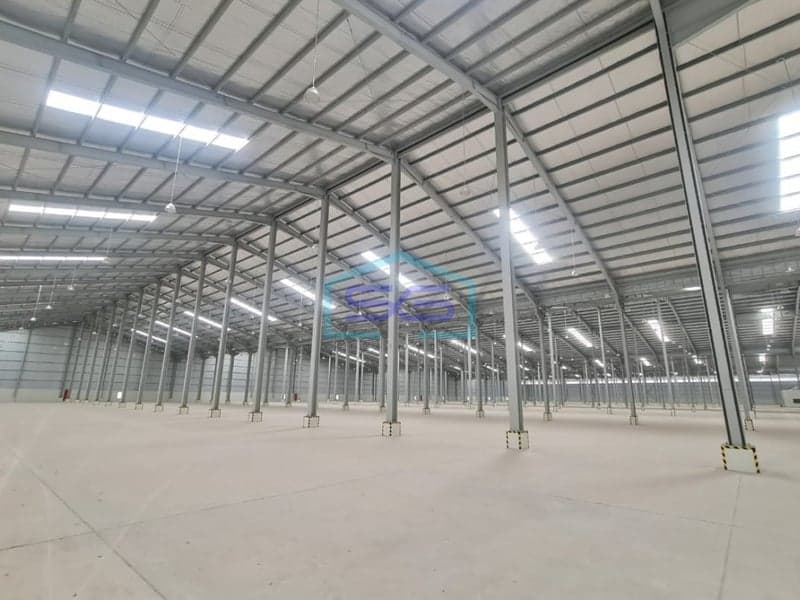 Disewakan Gudang Loading Dock di Delta Silicon 8 Lippo Cikarang, Bangunan Baru, dekat Jababeka 3 Cikarang, MM2100