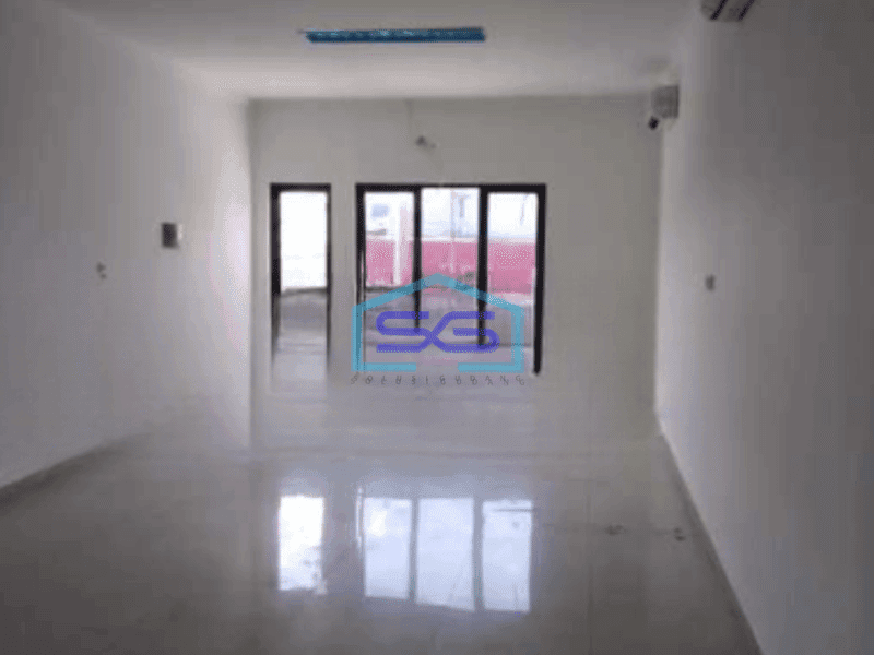 Disewakan Ruko Luas Bangunan  225 m² di Tomang Jakarta Barat