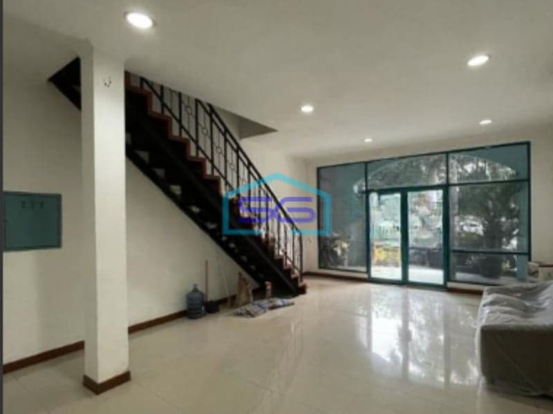 Di Sewakan Ruko 3 Lantai Di Daerah Komersil Pondok Indah Jakarta Selatan Luas Bangunan  210 m²