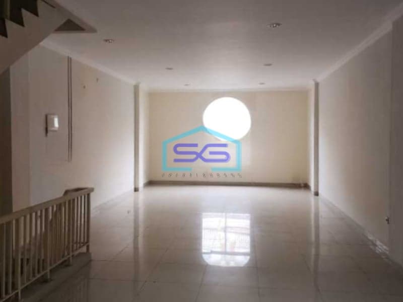Disewakan Ruko Siap Huni Luas Bangunan  340 m² Lokasi di Jakarta Barat