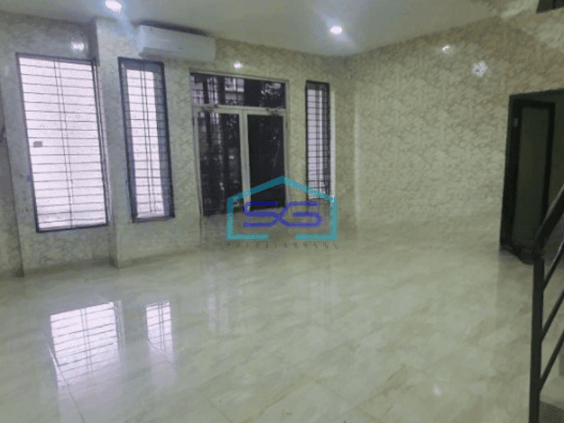 Dijual Gudang Ada Kantor dan Lift Barang Luas Bangunan  2500 m² di Cengkareng Jakarta Barat