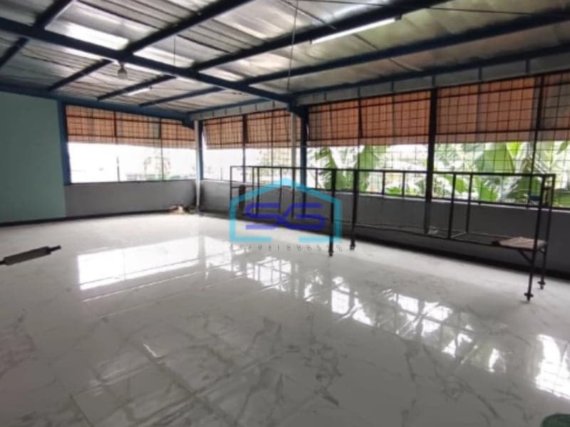 Disewakan Ruang Usaha yang Strategis Ex Showroom Motor di Bekasi Timur LB 450m2