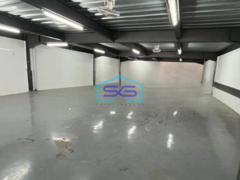 Disewakan Gudang Ada Lift Barang Luas Tanah 240 m² Lokasi Jakarta Utara