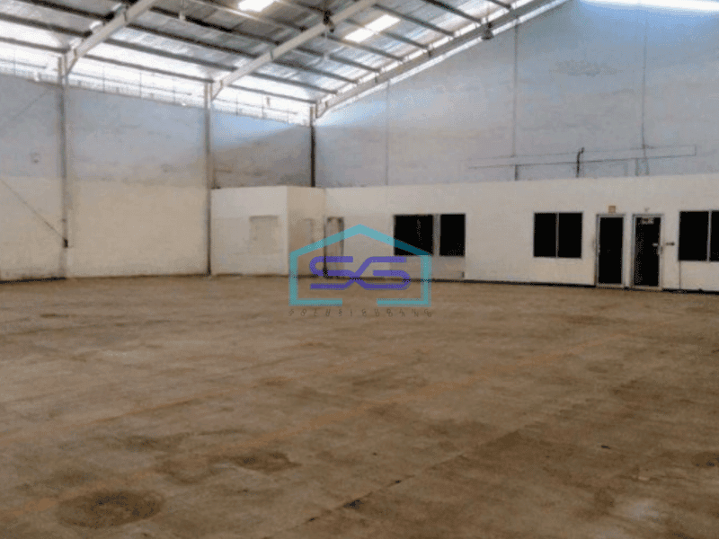 Disewakan Pabrik Ada Lift Barang Luas Bangunan 10000 m² di Cikupa Tangerang