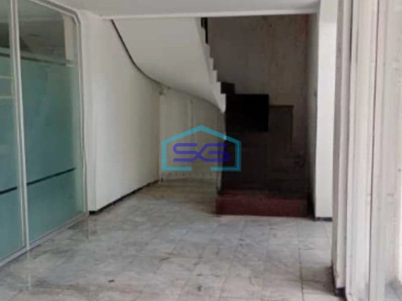 Disewakan Ruko 3 Lantai Luas Bangunan  537 m² Lokasi Surabaya Kota