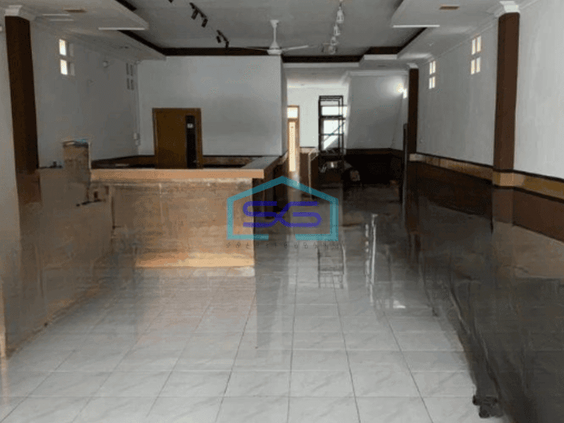 Disewakan Ruko 3 Lantai Luas Tanah  180 m²di Cihampelas Bandung