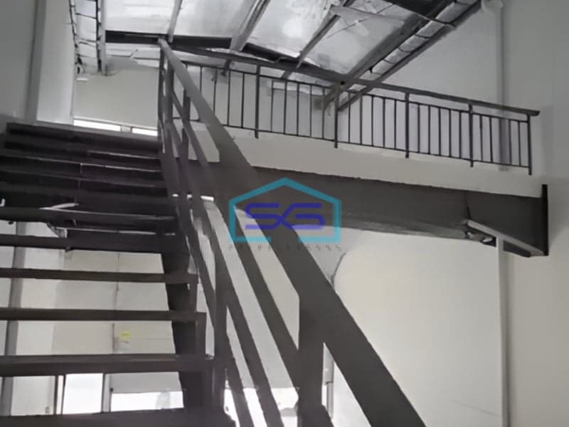 Dijual Gudang Rapih Siap Huni Luas Tanah 120m2 Bangunan 2 Lantai di Ciater Tangerang