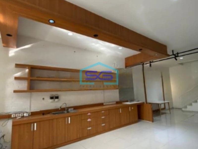 Disewakan Ruko 2 Lantai Luas Tanah 120 m² Lokasi Surya Sumantri Bandung