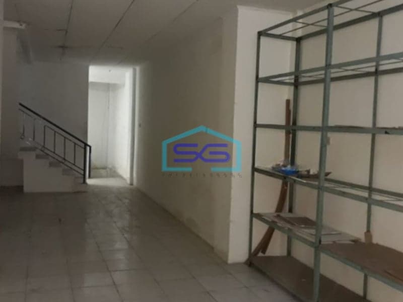 Disewakan Ruko Lokasi Strategis di Kebon Jeruk Jakarta Barat LB 196m2