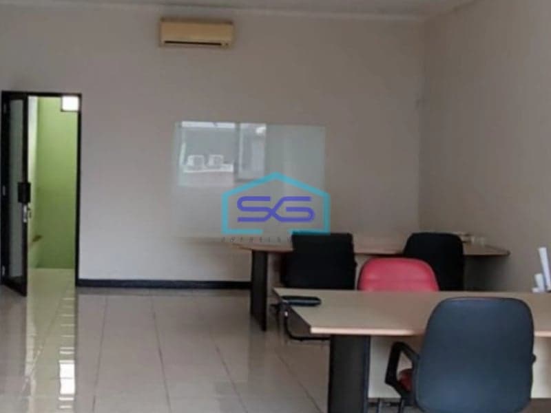 Dijual Kantor di Ruko perkantoran di Taman kebon jeruk Jakarta Barat Sudah Renovasi LB 290m2