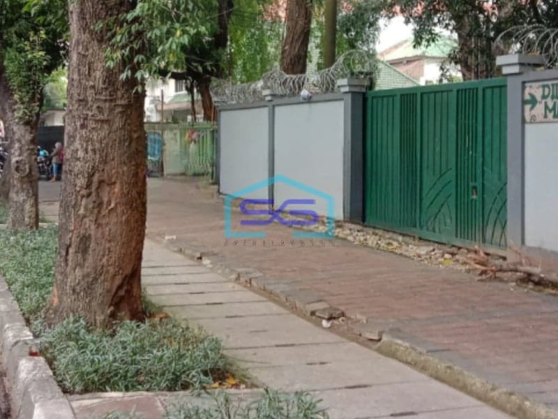 Dijual Tanah Luas Posisi Hoek Di Kawasan Elite Menteng Jakarta Selatan LT 1088m2