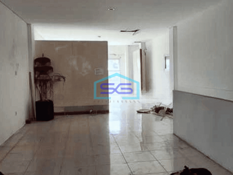 Disewakan Ruko Gandeng Parkiran Super Luas Jalan Utama Dewi Sri Badung Bali LT 920m2