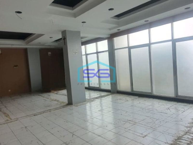 Disewakan Ruko Luas Tanah  111 m² Lokasi di Grogol Jakarta Barat
