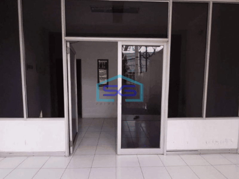 Disewakan Ruko 1 Lantai Lokasi Strategis di Taman Ratu Jakarta Barat Luas Bangunan 352 m²