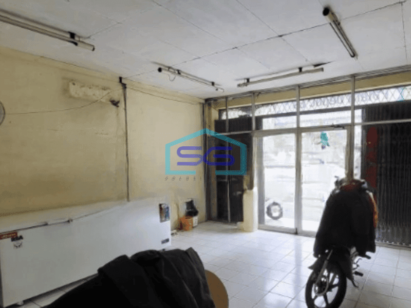 Disewakan Ruko 3 Lantai Lokasi Strategis Pinggir Jalan Raya Taman Palem Jakarta Barat