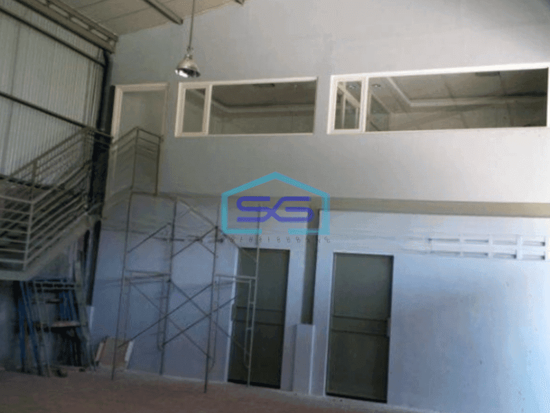 Dijual Gudang Ada Kantor Luas Bangunan 450 m² Dekat Tol di Gununganyar Surabaya