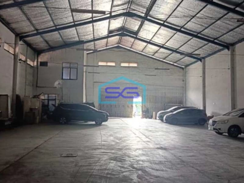 Disewakan Gudang Siap Pakai Langsung Menghadap Jalan Raya Kalimas Barat Surabaya Luas 800m2