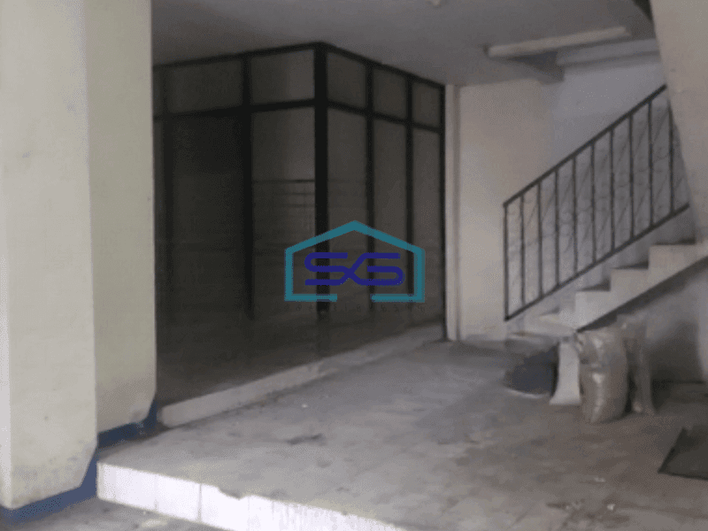 Disewakan Ruko di Tepi Jalan Raya Kota Jakarta Barat Luas Bangunan 400 m²