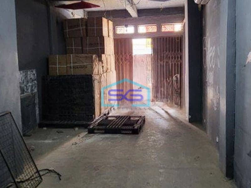 Dijual murah Ruko 3 lantai di Taman Palem Lestari Jakarta Barat LB 125m2