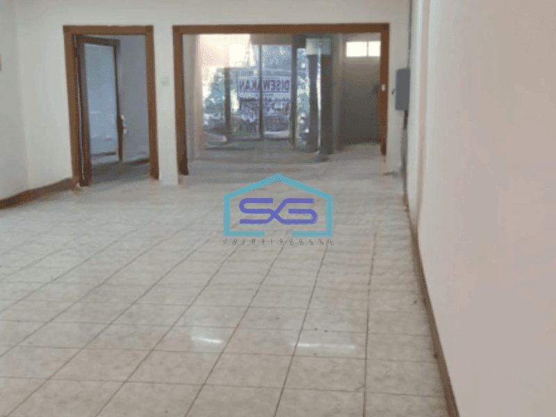Disewakan Ruko 2 Lantai Luas Tanah 552 m² Lokasi Strategis di BKR Bandung