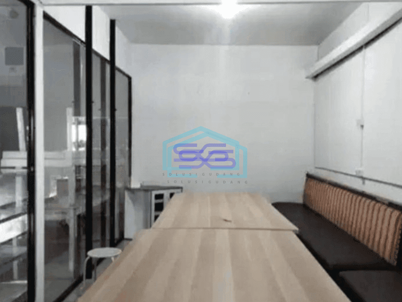 Disewakan Gudang Ada Kantor Luas Bangunan 600 m² Lokasi Strategis di Tapos Bogor