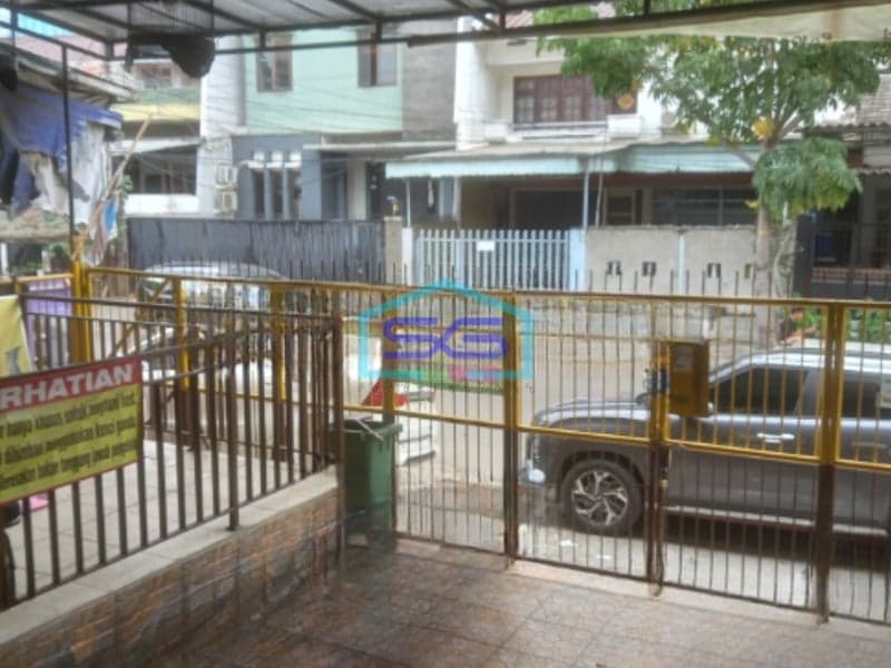 Dijual Ruko Lokasi Strategis di Daerah Grogol Jakarta Barat LB 256m2