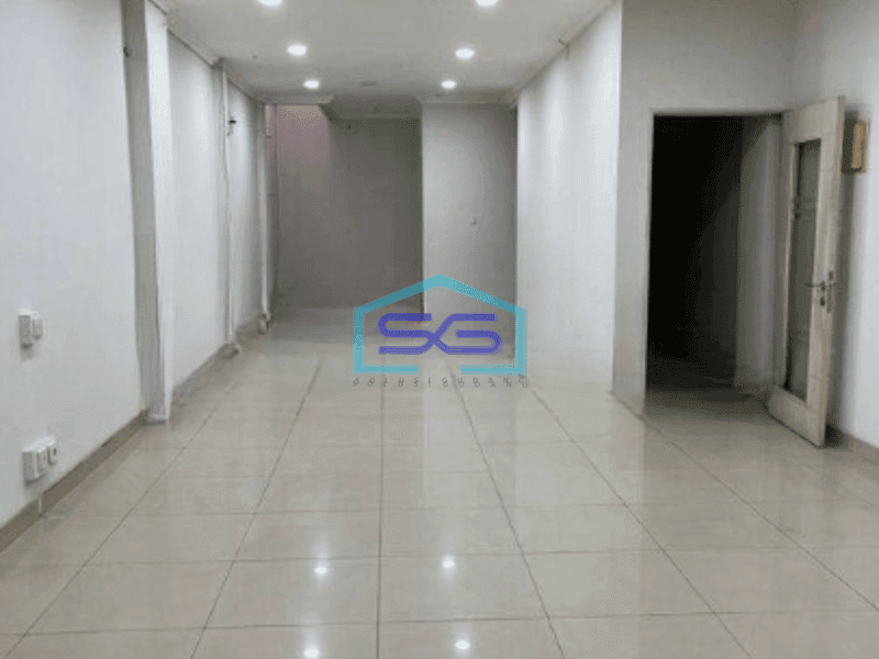 Disewakan Ruko Luas Bangunan 270 m² Lokasi Strategis Pinggir Jalan Raya Cengkareng Jakarta Barat