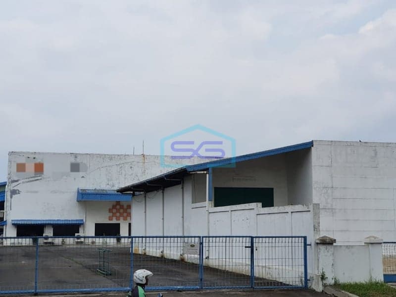 Dijual Gudang Ex Pabrik di Pinggir Jalan Raya Jababeka, Akses Dekat Tol. Row Jalan Lebar 2 Lajur