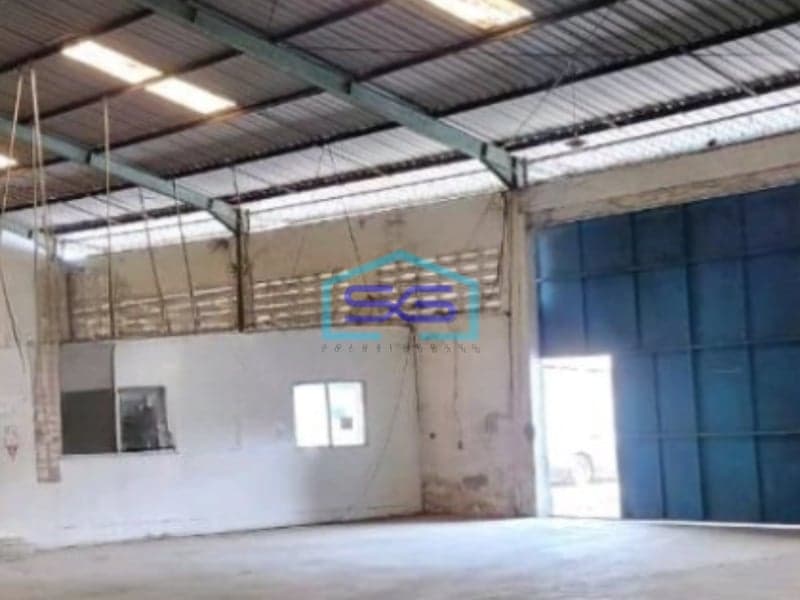 Disewakan Gudang Ada Kantor Luas Bangunan 2500 m² di Surabaya