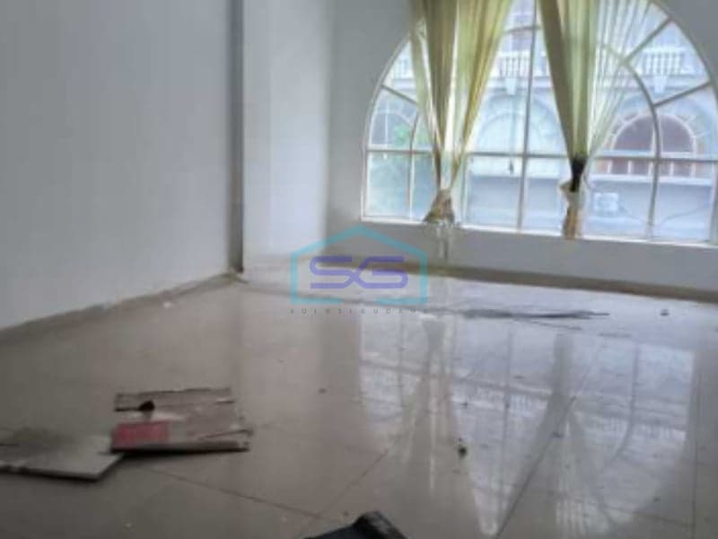 Disewakan Ruko Luas Bangunan 246 m² Lokasi di Cengkareng Jakarta Barat