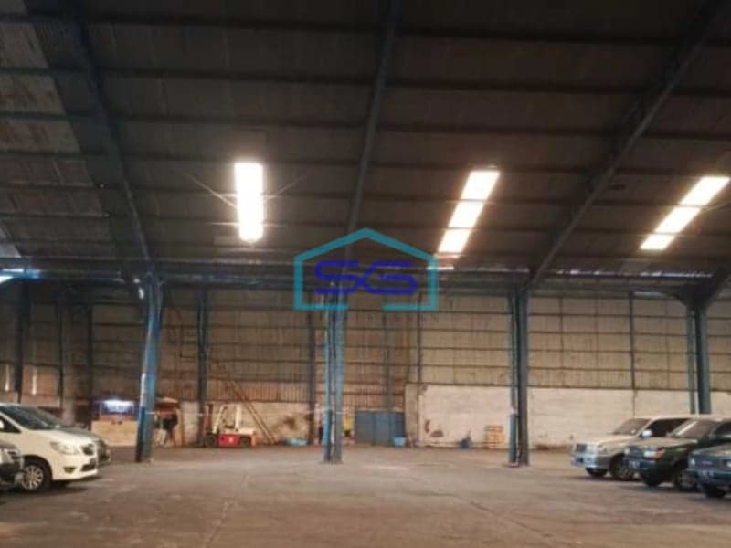Disewakan Gudang Akses Container Luas Bangunan  1400 m² Lokasi di Karawaci Tangerang