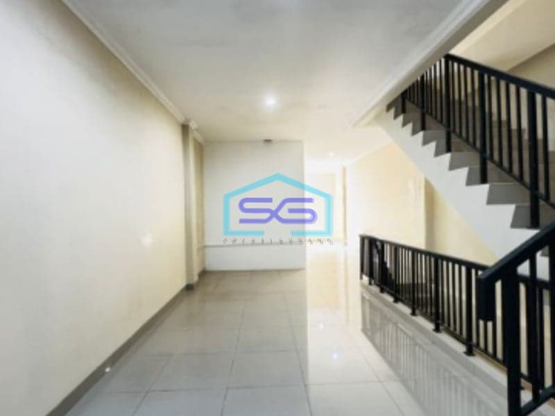 Disewakan Ruko di Jakarta Barat Bangunan 3,5 Lantai LB 250m2