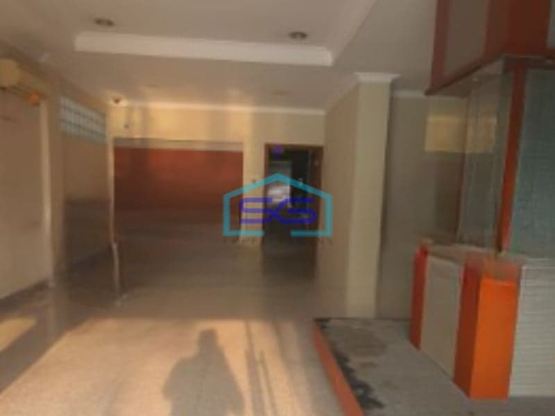 Disewakan Ruko Ada Lift Luas Bangunan  600 m² Lokasi di Mangga Dua Jakarta Barat