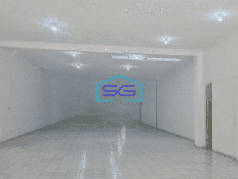 Disewakan Ruko Luas Bangunan 387 m² Lokasi Strategis di Surabaya Kota