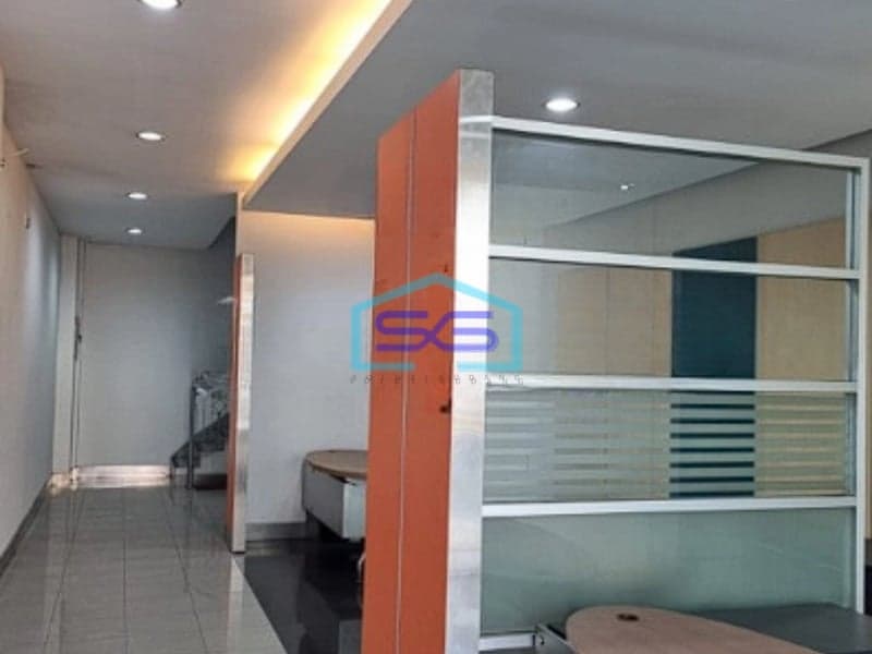 Disewakan Ruko 4 Lantai Dengan Lokasi Strategis Daerah Mampang Prapatan Jakarta Selatan LB 385m2