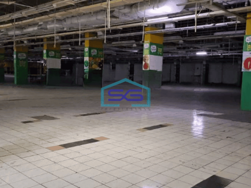 Dijual  Ruang Usaha Area Parkir Luas Lokasi Strategis di Waru Sidoarjo